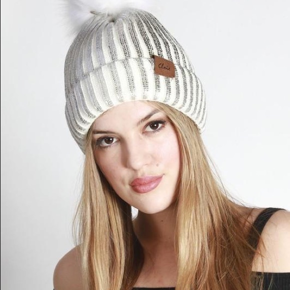 Ladies Silver & White Metallic Knit Winter Hat W Faux Fur Pom - Picture 1 of 3